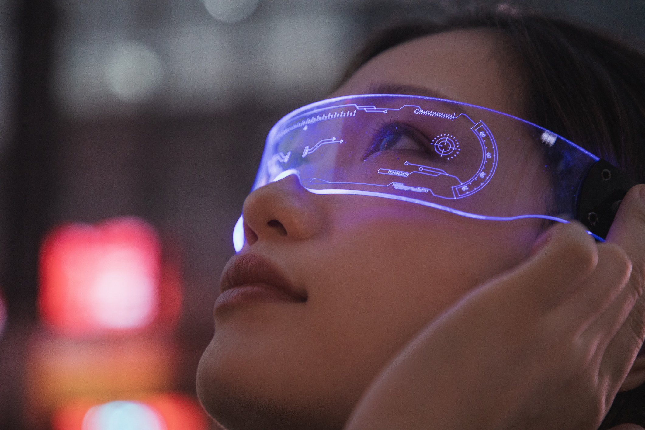 Már jövőre megérkezhet az Apple okosszemüvege, ami tíz éven belül nyugdíjba küldheti az iPhone-t is