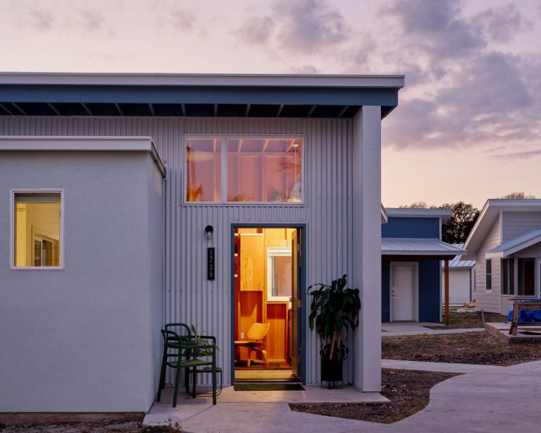 A hajléktalanoknak saját mini-háza lehet a számukra megépített texasi faluban