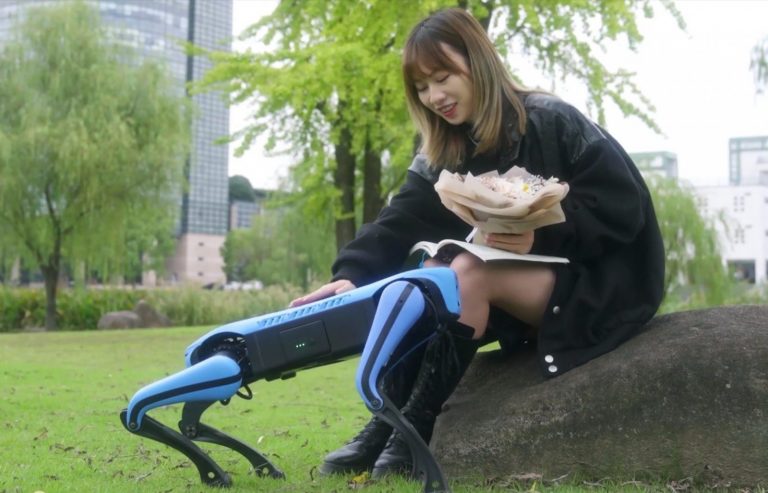Egy kínai gyártó bemutatta, miért van szüksége mindenkinek egy saját robotkutyára
