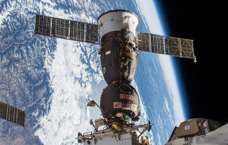Az űrhajókban kellett menedéket keresniük az ISS asztronautáinak, miután Oroszország felrobbantott egy műholdat