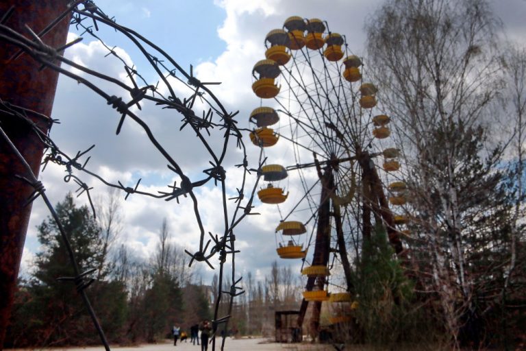 Miért foglalták el az oroszok Csernobilt, és mi lesz most az erőművel?
