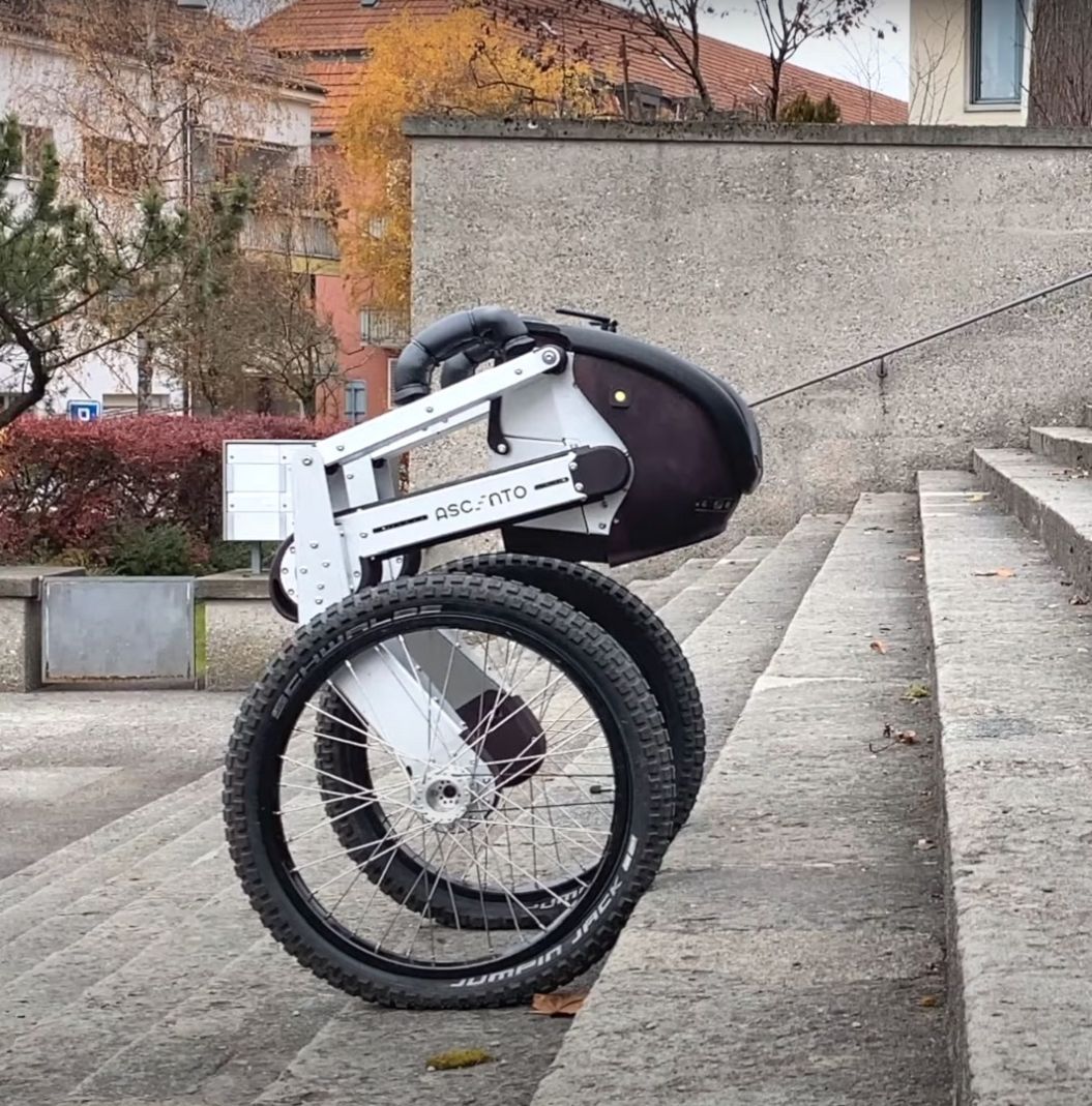 Bármin keresztülmegy a svájci cég újonnan fejlesztett, kétkerekű robotja