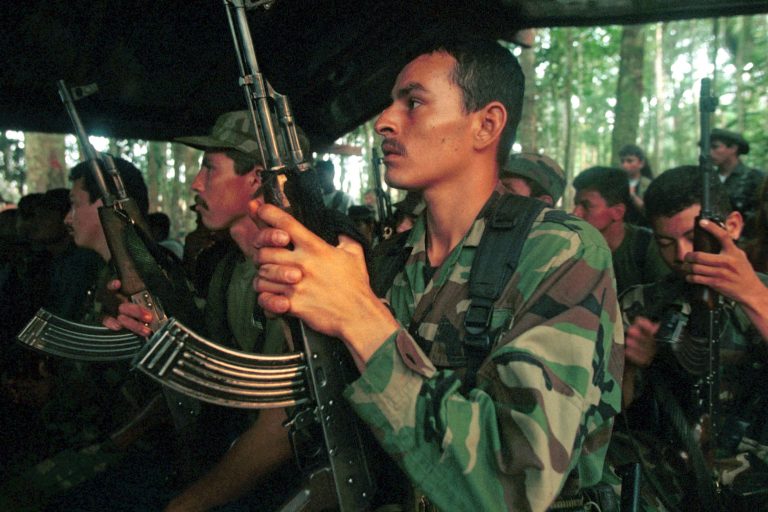 Karácsony a dzsungel mélyén - mikor a kolumbiai gerillaharcosok a karácsonyi fények miatt tették le a fegyvert