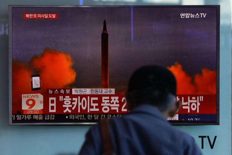 Észak-koreai rakétateszt miatt nem szállhattak fel a repülők Kaliforniában
