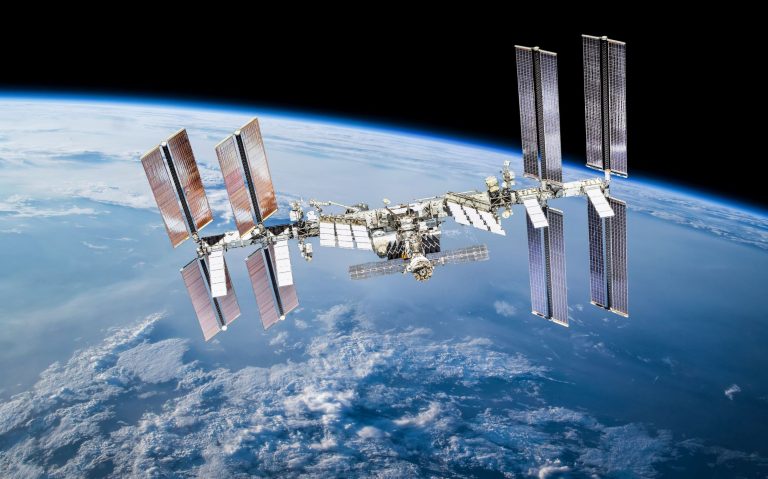 Csodálatos kilátás nyílik a Nemzetközi Űrállomásra a legfrissebben csatlakozott orosz modulból
