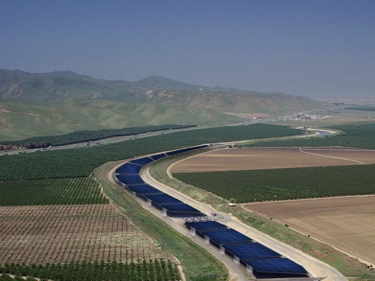 Napelemekkel borítják be a csatornák egy részét Kaliforniában