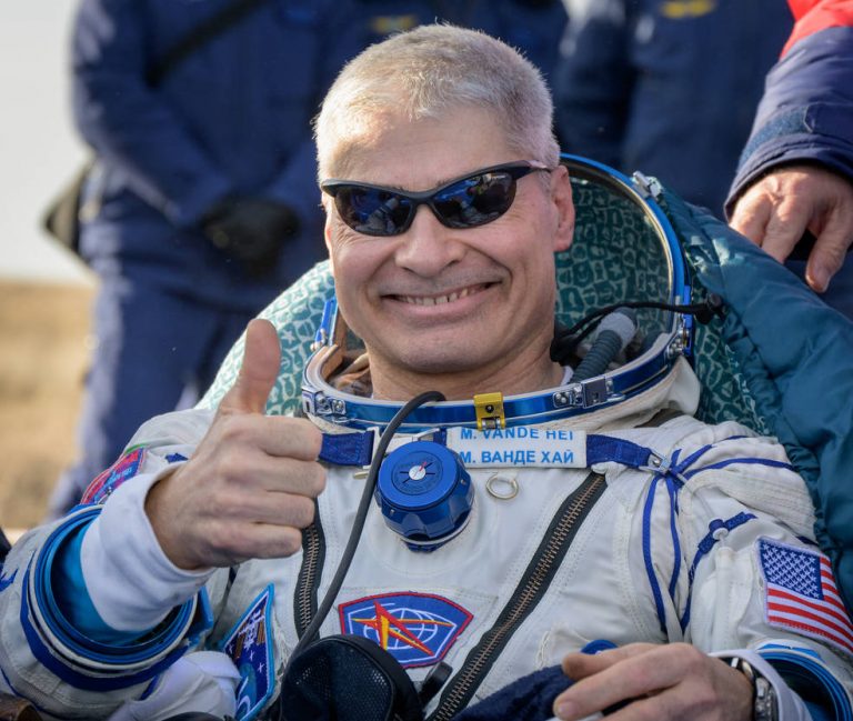 Az oroszok hozták vissza a Földre a NASA rekorder asztronautáját