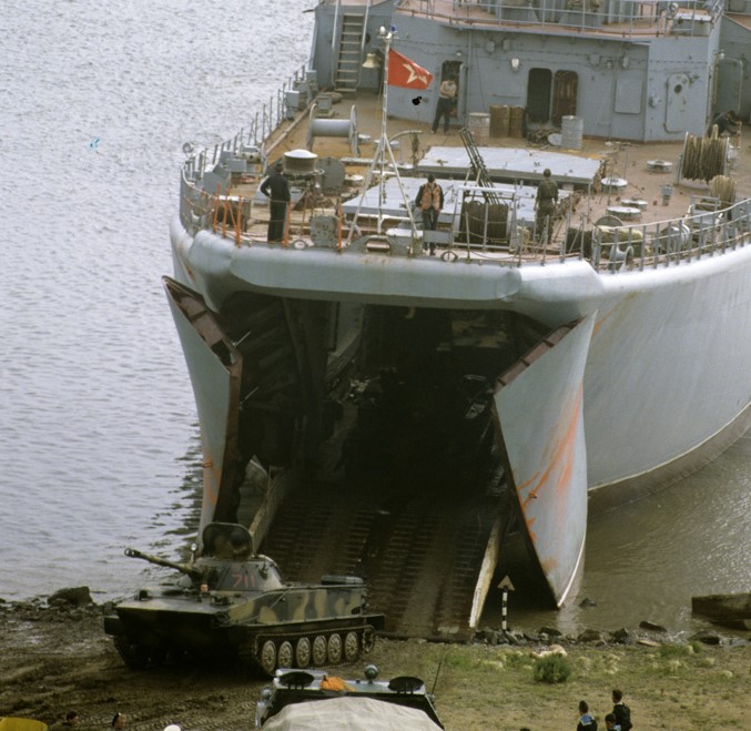 Partraszállást jelezhet az orosz kétéltű hadihajók megjelenése Ukrajnában