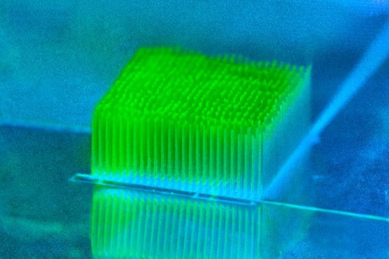 3D-nyomtatással készült „mini-lakótelepen” termelnek áramot fotoszintetizáló baktériumok