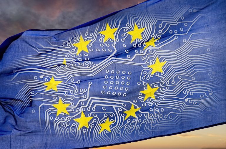 Korszakalkotó digitális törvényről döntött az EU, nehéz helyzetbe kerül a Google és a Facebook