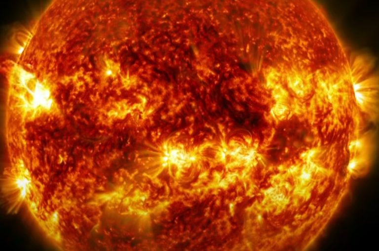 Tovább nőtt a Földre irányuló napfolt – már háromszor akkora, mint a bolygónk