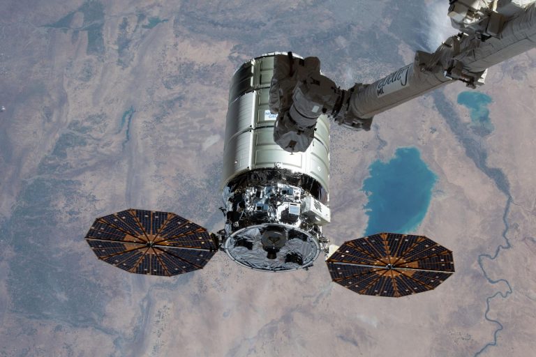 Amerikai űrhajó segítségével hajtott végre pályakorrekciót az ISS