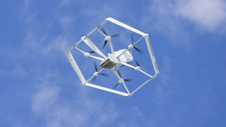 Az Amazon megkezdi a drónokkal való házhozszállítást