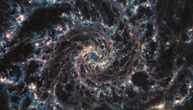 Kozmikus örvényt fotózott a James Webb