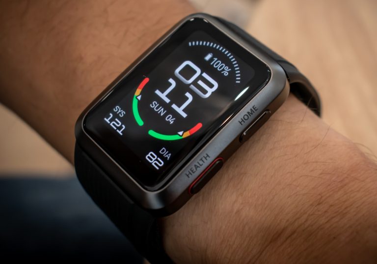 Európába is megérkezik a Huawei vérnyomásmérővel felszerelt okosórája