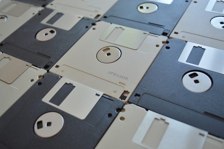 Akad még egy kis cég, amely floppy-lemezeket forgalmaz, és meglepő, hogy ki a legnagyobb ügyfelük