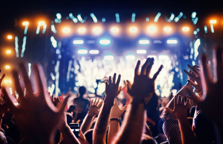 Így lesz egy koncertjegy kétszáznegyvenezer forint - antitröszt-meghallgatásokat tartanak Amerikában