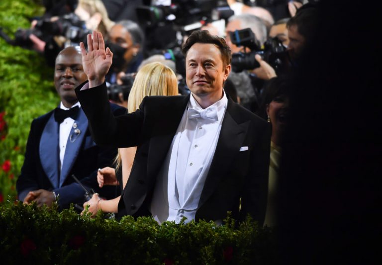 Az egyik legnépszerűbb videómegosztót is feltámasztaná Elon Musk, hogy valahogy pénzt csináljon a Twitterből