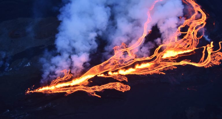 A klímaváltozás monitorozásában nagy szerepet játszó Keeling-görbe a Mauna Loa vulkán áldozatául esett