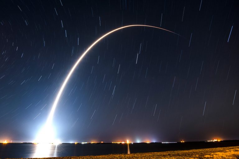 A SpaceX pályára állította a második generációs Starlink-műholdak első példányait