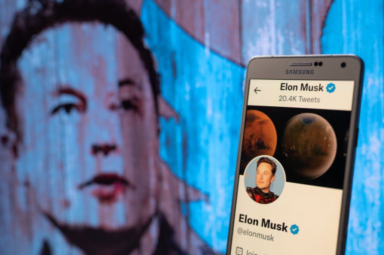Megszegte az internet legalapvetőbb törvényét, bocsánatot kért, majd felajánlotta lemondását Elon Musk