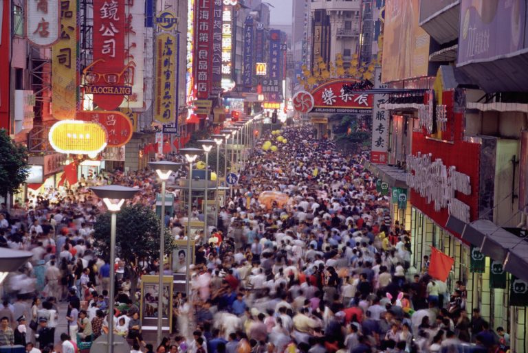 Évtizedek óta először csökkent Kína lakossága