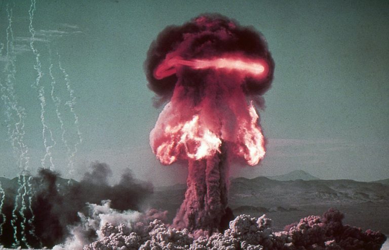 Az aknafedél, ami a legenda szerint kijutott az űrbe egy nukleáris robbanás során