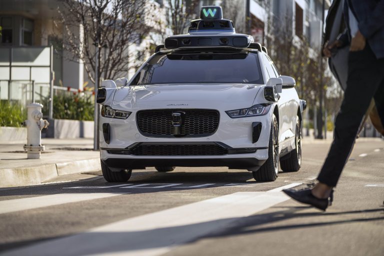 Elárulták, hogy hány baleset érte a Google teljesen sofőr nélküli önvezető autóit