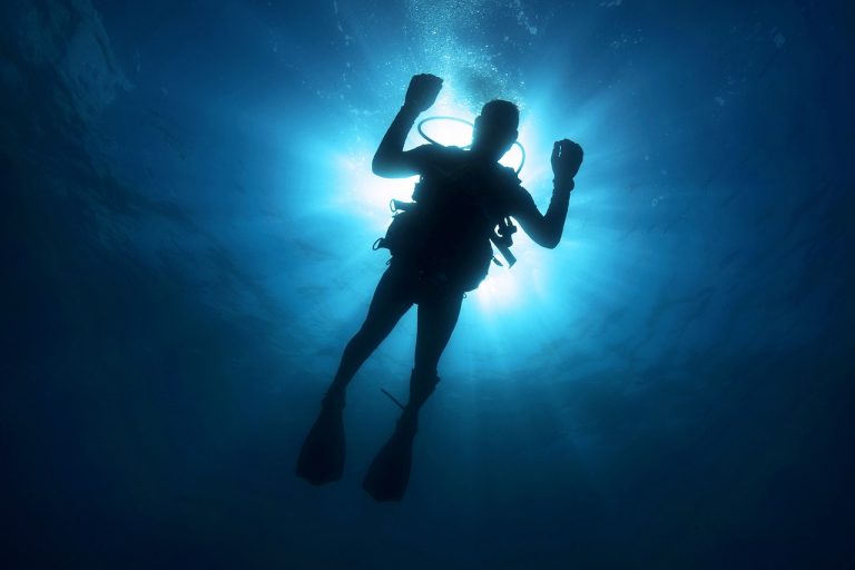Száz napig él a víz alatt egy professzor, hogy megtalálja az öregedés ellenszerét