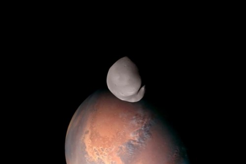 A Mars holdjának ritkán látott oldalát fotózta le egy űrszonda