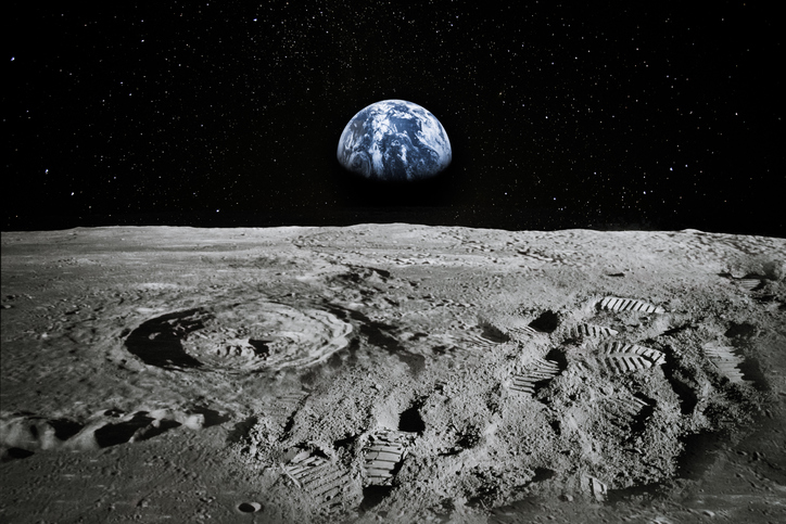 Annyi vizet találtak a Holdon, ami 100 millió úszómedencét megtölthetne