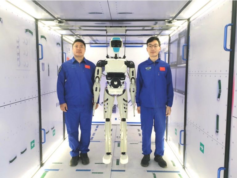 Repülő humanoid üzemeltetheti a kínai űrállomást, akár egyedül is