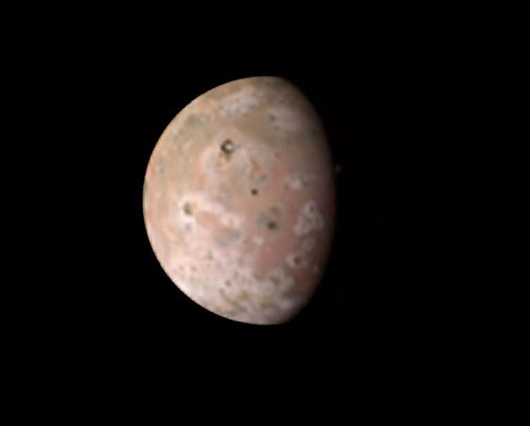 Sosem látott részletességű képeken a Jupiter tüzes holdja, az Io