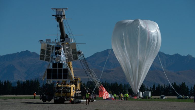 Futballpálya méretű ballonnal keresi a NASA a sötét anyagot