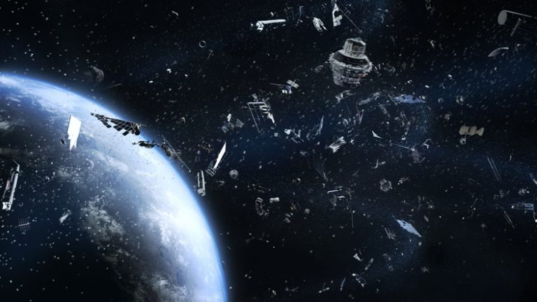 Európai Űrügynökség: csökkenteni kell a Föld körül keringő űrszemét mennyiségét, vagy nagy baj lesz