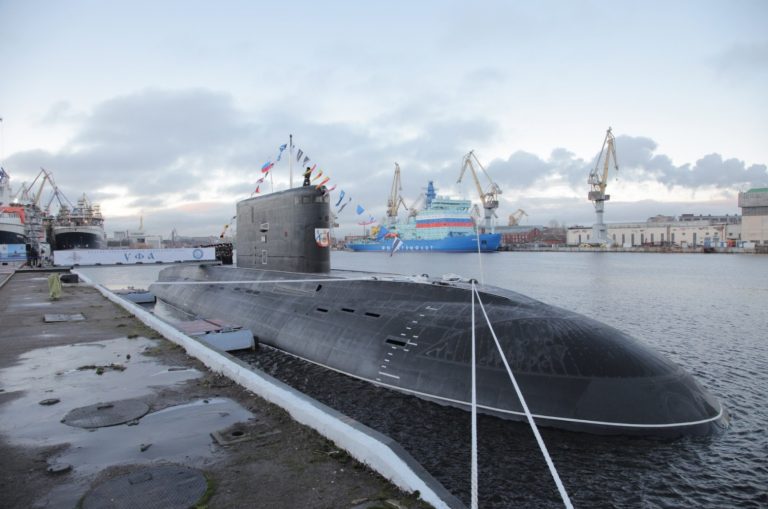 Oroszország beküldi a fejlett lopakodó tengeralattjáróját, a “Fekete Lyukat” a kínai-amerikai “konfrontációba”