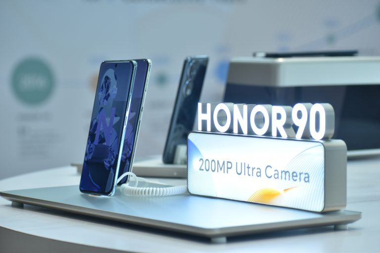 Ez lehet az új tömegtelefon? A Honor 90 kétszáz megapixeles kamerával és kiváló üzemidővel csábítja a felhasználókat