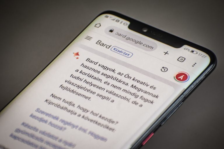 Már Magyarországon is elérhető a Google chatbotja