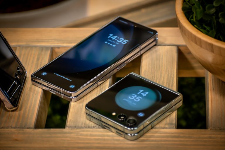Magyarországra is olcsóbban érkeznek a Samsung új hajlítható telefonjai