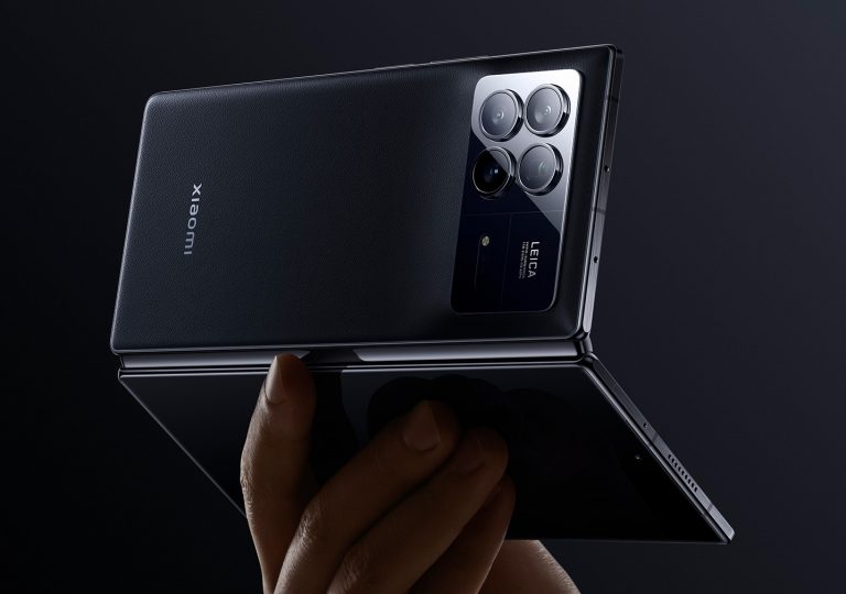 Egy hónapon belül két komoly kihívót is kapott a Samsung hajlítható telefonja