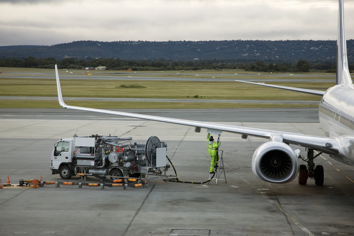 2050-re a repülőgép-üzemanyagok 70 százalékának környezetbarátnak kell lennie Európában