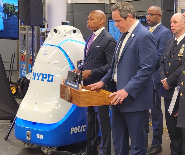New York valódi robotzsarut vet be