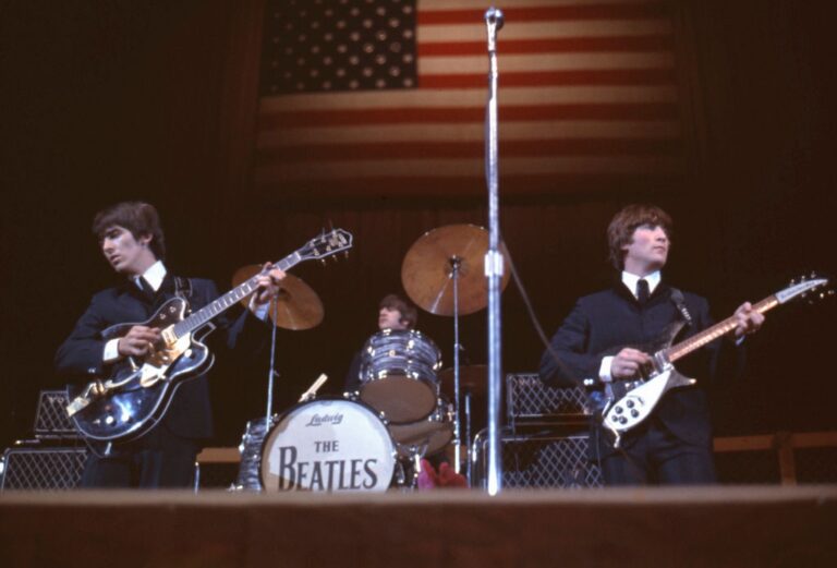 Napokon belül érkezik a Beatles utolsó száma, amelyen a mesterséges intelligencia segítségével szólal meg John Lennon