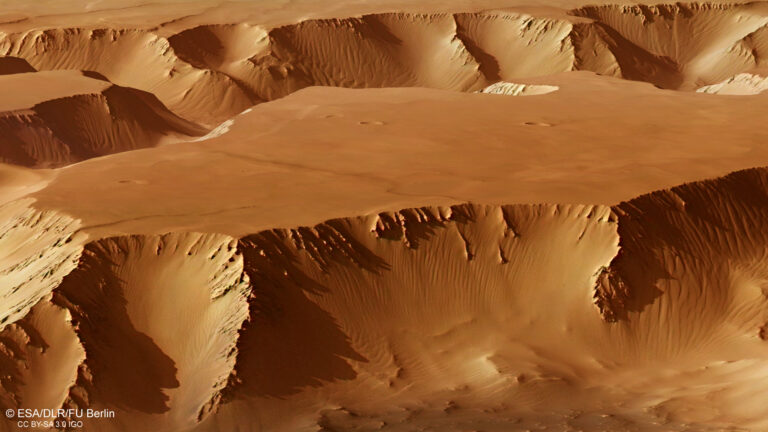 Az Éjszaka Labirintusa felett szállhatunk a Mars Express-szel