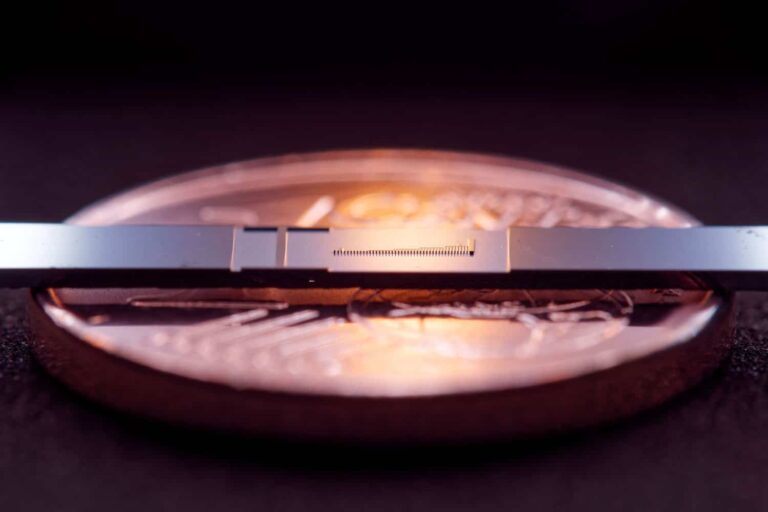 Őrület: mikrochip méretű részecskegyorsítót fejlesztettek