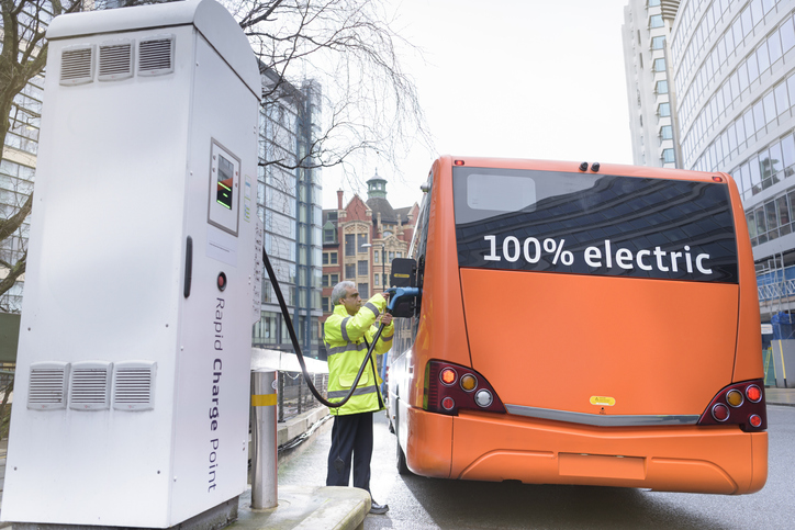 2030-tól csak a kibocsátásmentes új buszok nyilvántartásba vételét engedélyezné az EU