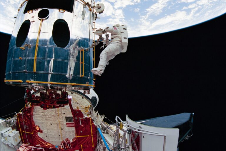Harminc éve menekült meg a Hubble Űrteleszkóp a kudarctól