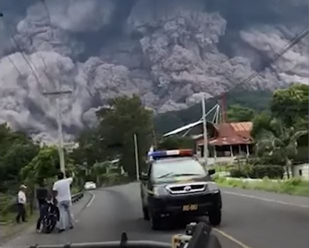Vasárnap kitört az indonéz Marapi vulkán, többen meghaltak