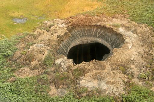 Végre kiderült, mi okozza a szibériai hatalmas, rejtélyes krátereket