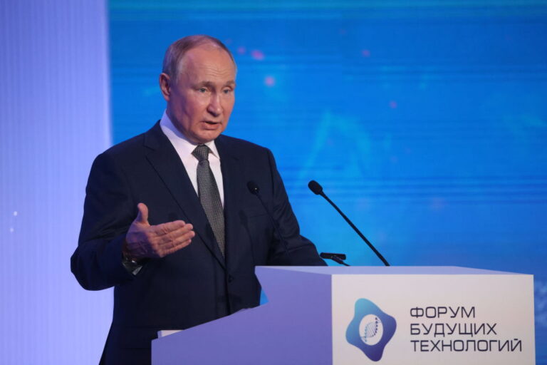 Nagyon közel vagyunk a rák elleni vakcinák kifejlesztéséhez - mondta Vlagyimir Putyin egy moszkvai konferencián